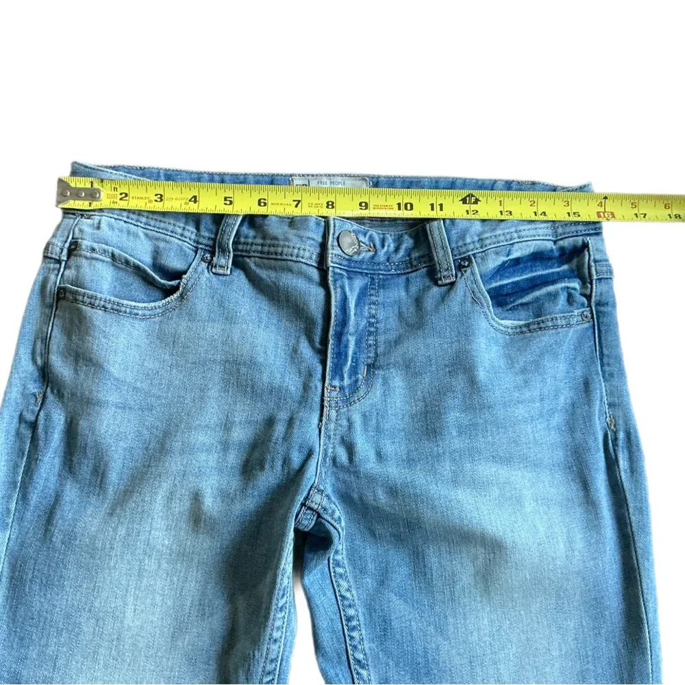 🧵 Free People W28 Jeans – Distressed Mid-Wash with Editorial Fade